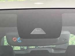 【トヨタセーフティセンス】走行中に前方の車両等を認識し、衝突しそうな時は警報とブレーキで衝突回避と被害軽減をアシスト。より安全にドライブをお楽しみいただけます。