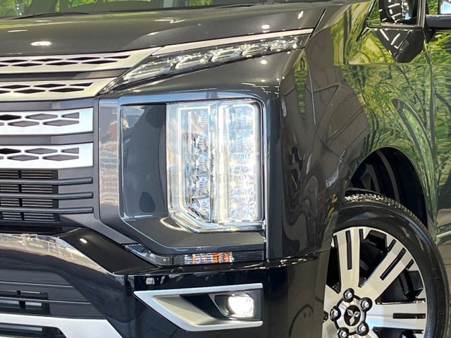 【LEDヘッドライト】悪天候や夜間走行時も良好な視界を確保し安心して運転できる高輝度LEDヘッドライトを装備！点灯速度が早く、消費電力も抑えられています。
