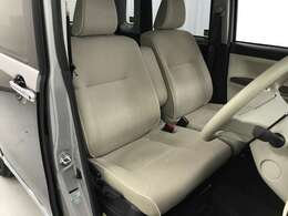 当店のクルマにアクセスいただき、ありがとうございます♪　自社整備工場での徹底した納車前メンテナンス！！　そしてなんといっても安心の『2年間走行距離無制限保証』＋『ロードサービス』が全車に標準装備！