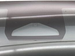 【トヨタセーフティセンス】走行中に前方の車両等を認識し、衝突しそうな時は警報とブレーキで衝突回避と被害軽減をアシスト。より安全にドライブをお楽しみいただけます。