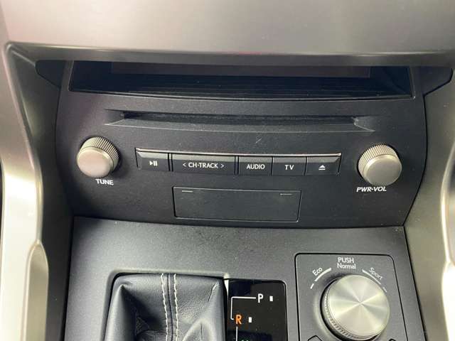【運転席操作部】快適なドライブを楽しむための機能が装備されています！運転席から触れるので、使いやすいです！除菌プランいれていただくと、さらに清潔で安心していただけます！
