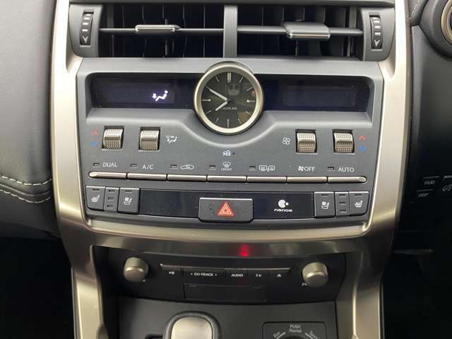 【運転席操作部】快適なドライブを楽しむための機能が装備されています！運転席から触れるので、使いやすいです！除菌プランいれていただくと、さらに清潔で安心していただけます！