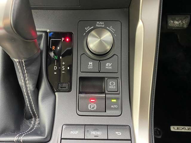 【運転席操作部】快適なドライブを楽しむための機能が装備されています！運転席から触れるので、使いやすいです！除菌プランいれていただくと、さらに清潔で安心していただけます！