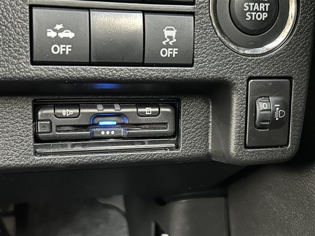 【ETC】有料道路を利用する際に料金所で停止することなく通過できる、ETC車載器（ノンストップ自動料金収受システム機器）が装備されています。セットアップを行うことで利用可能になります。