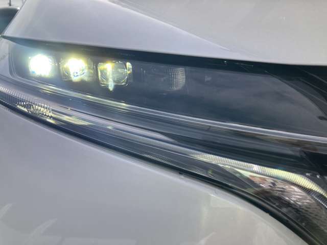 LEDヘッドライトついてます！夜間の視界が普通のヘッドライトとは違います！夜間の安心は視界からですね