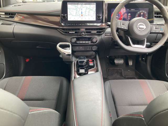 インパネ周りはこのように機能的にまとまっています。もちろんクリーニング済みで、室内もキレイです。