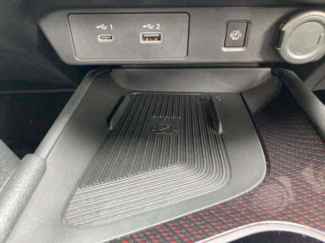 置くだけ充電器対応です。