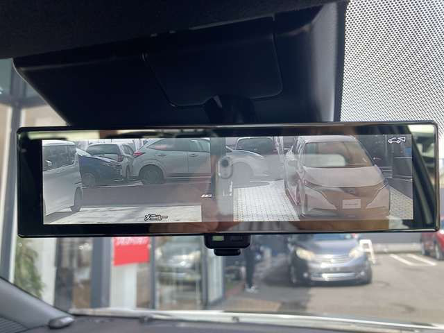 インテリジェント　ルームミラーです。車両後方のカメラ映像をミラー面に映し出します。