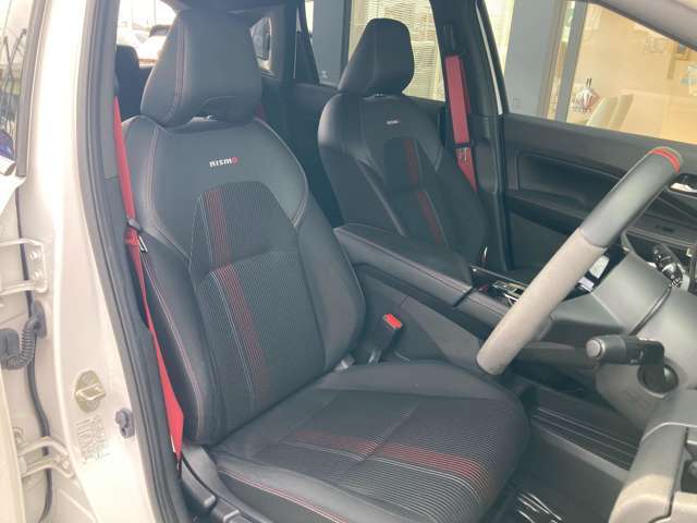 運転席、助手席まわりです。実際お座りいただくのが、分かりやすいと思います。お気軽にご来店ください！