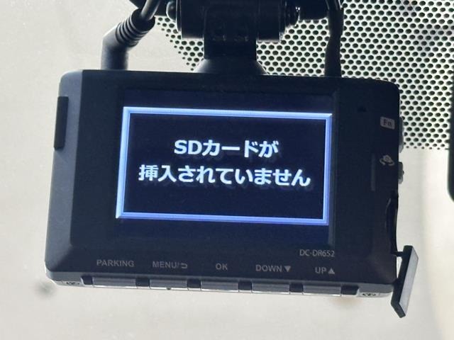 ドライブレコーダー装備してますよ。　思いでの記録や万が一の時の記録にも便利ですね。