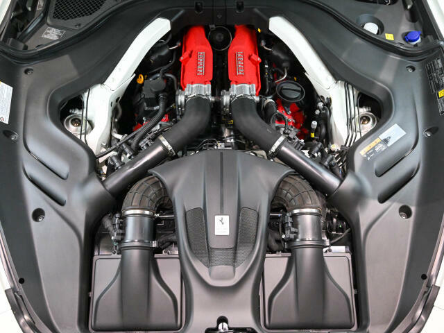 V8ツインターボエンジンからは、620cvのパワーを出力します