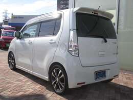 2.私たちは、いつも明るく清潔で、快適な店舗づくりのために気を配ります。