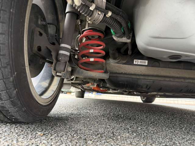 ダウンサスペンションで程よくローダウンしてあります！