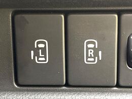 【両側パワースライドドア】スマートキーや運転席のスイッチで後席両側スライドドアの開閉が可能♪電動だから力を入れてドアを開ける必要が無く、小さなお子様でも簡単に開け閉めでき快適です♪