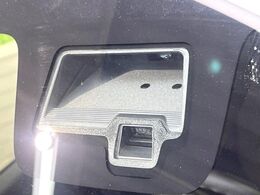 【スズキ　セーフティサポート】走行中に前方の車両等を認識し、衝突しそうな時は警報とブレーキで衝突回避と被害軽減をアシスト。より安全にドライブをお楽しみいただけます。