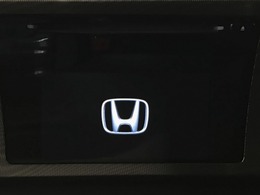 ディスプレイオーディオ、CDプレイヤー付き！もちろんFM/AMラジオもお聞きいただけますよ♪