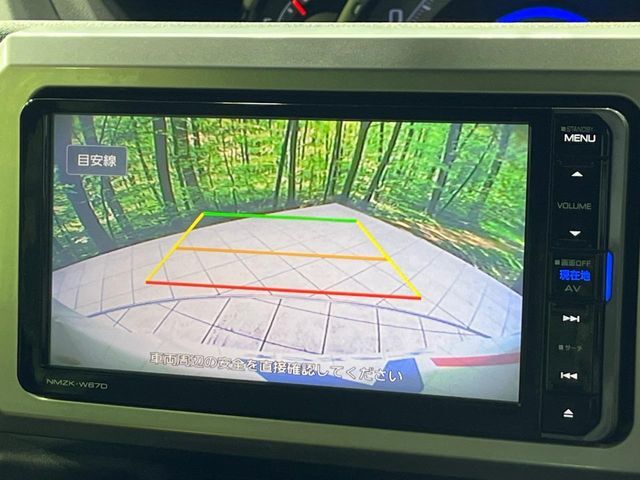 【バックカメラ】駐車時に後方がリアルタイム映像で確認できます。大型商業施設や立体駐車場での駐車時や、夜間のバック時に大活躍！運転スキルに関わらず、今や必須となった装備のひとつです！
