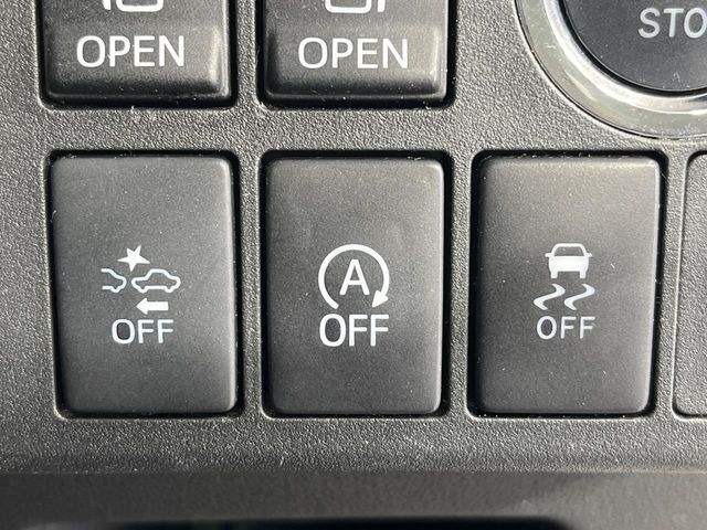 【スマートアシスト】走行中に前方の車両等を認識し、衝突しそうな時は警報とブレーキで衝突回避と被害軽減をアシスト。より安全にドライブをお楽しみいただけます。