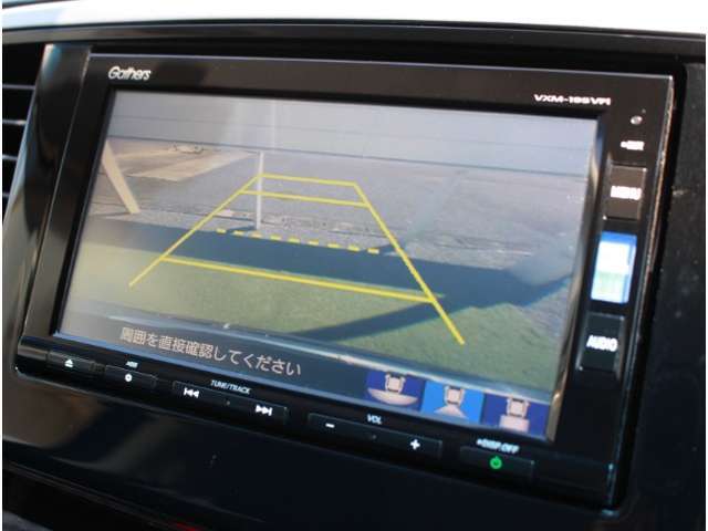バックカメラが装備されており、後方の安全確認はもちろんのこと狭い場所での駐車や雨の日・夜間など視界の悪いコンディションでのストレスの軽減にもなります！