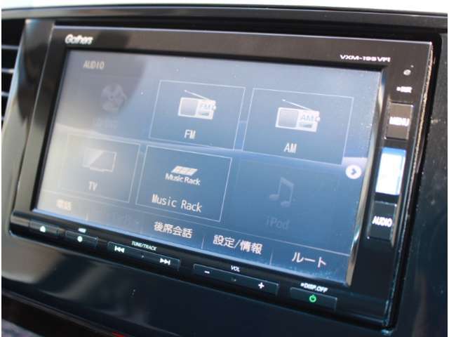 ナビゲーションは、純正VXM-195VFiが装着されております！Bluetooth対応オーディオ、地デジ、DVD、CDなどのオーディオ機能がついています！