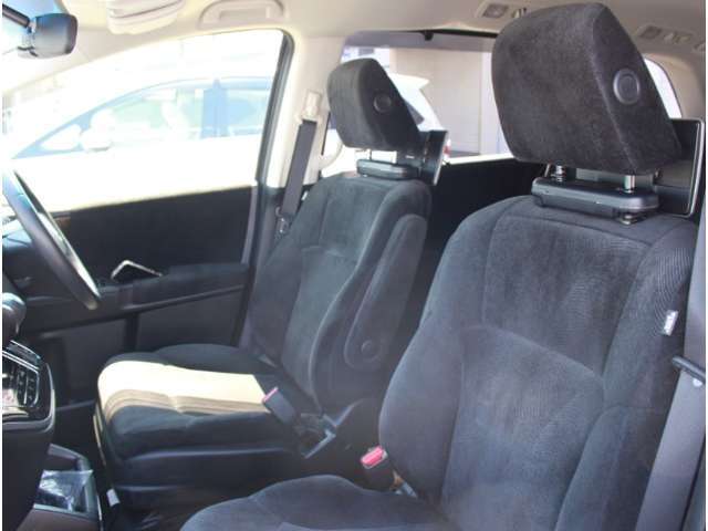 クリーニングをしっかり行っていますので、運転席・助手席どちらもきれいになっております！