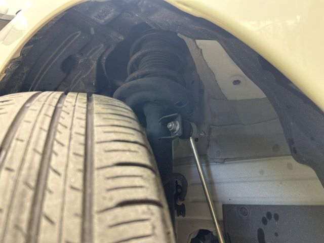 お車を安心してお乗りいただく為には、足回りの定期点検が欠かせません。サービスサポート（有償保証）では無料点検もご提供しており、安心のカーライフをお過ごしいただけるサポート体制が整っています。