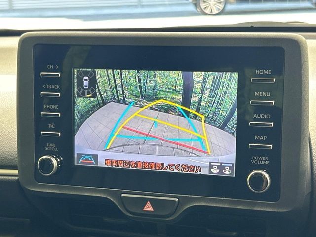 【バックカメラ】駐車時に後方がリアルタイム映像で確認できます。大型商業施設や立体駐車場での駐車時や、夜間のバック時に大活躍！運転スキルに関わらず、今や必須となった装備のひとつです！