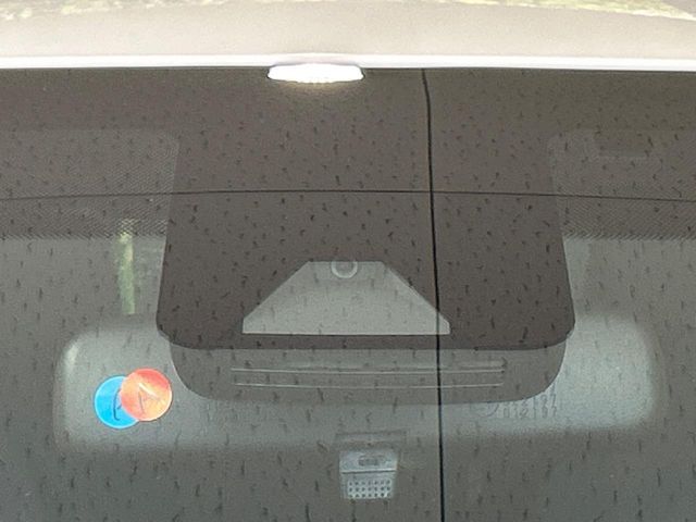 【トヨタセーフティセンス】走行中に前方の車両等を認識し、衝突しそうな時は警報とブレーキで衝突回避と被害軽減をアシスト。より安全にドライブをお楽しみいただけます。