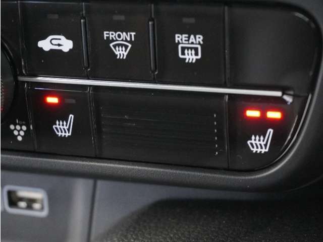 ◆シートヒーター装備◆　寒い季節にピッタリなのが、このシートヒーター！寒い季節もシートヒーターが体を温めてくれます。寒い季節もドライブが楽しくなります。