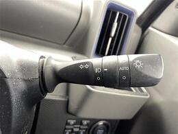 【グローブボックス】車検証ケースや、日頃使う小物類の収納に便利ですね！