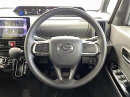 【ステアリング】軽い力で扱いやすいハンドルです。目立つ傷やスレなどなく綺麗な状態です！除菌プランいれていただくとさらに快適に！清潔なお車はお子様にも安心ですね！