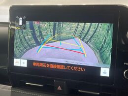 【バックカメラ】駐車時に後方がリアルタイム映像で確認できます。大型商業施設や立体駐車場での駐車時や、夜間のバック時に大活躍！運転スキルに関わらず、今や必須となった装備のひとつです！