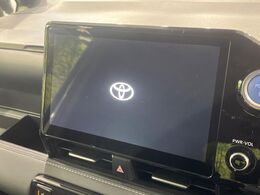 【10.5インチナビ】高級感とインパクトのある大画面ナビを装備。各種オーディオ操作はもちろん、スマホ連携もできる利便性の高いナビです♪