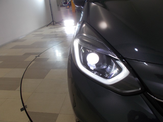 LEDヘッドライト！省電力で明るく遠くまで照らし、夜道や雨天時などの安心感を高めます☆点灯の瞬間から光量を放つLEDの特性により、トンネルへの進入直後などでも安心感のある視界を提供します！