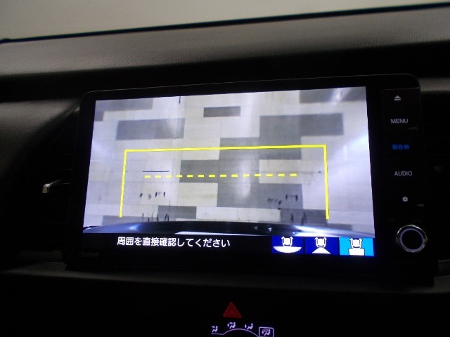 バックカメラの画像です。ガイドラインがスムースな車庫入れをサポートいたします！車庫入れの安心感がアップしますね☆