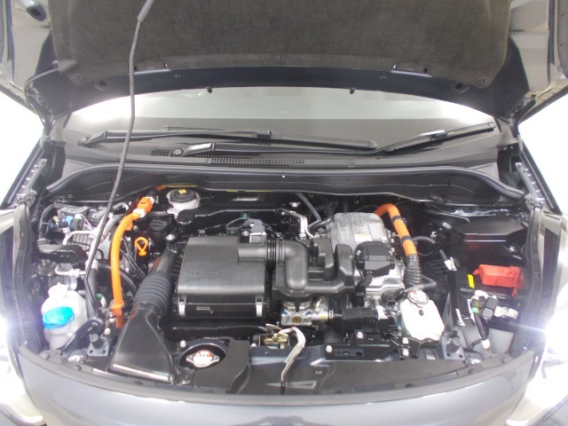エンジンルームとなります。オイル漏れや汚損なども無く、とても綺麗な状態です☆もちろんエンジンも快調ですよ！