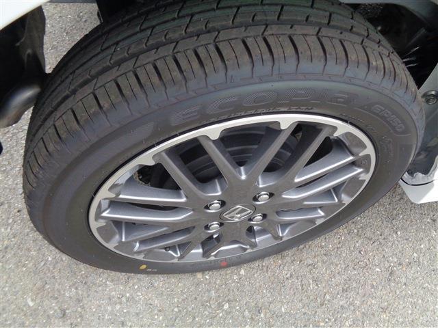 タイヤの山はバッチリこの通り！