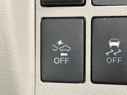 【スマートアシスト】走行中に前方の車両等を認識し、衝突しそうな時は警報とブレーキで衝突回避と被害軽減をアシスト。より安全にドライブをお楽しみいただけます。