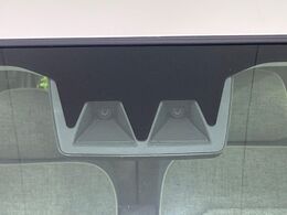 【スマートアシスト】走行中に前方の車両等を認識し、衝突しそうな時は警報とブレーキで衝突回避と被害軽減をアシスト。より安全にドライブをお楽しみいただけます。