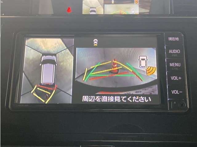 真上から見下ろしたような視点で車とその周囲を確認出来る画面と、車両後方を映し出すバックモニター画面の2つを表示してくれます。