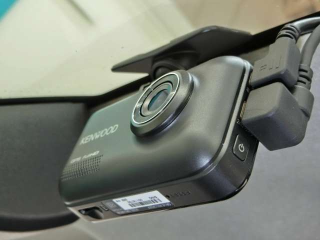 万が一のトラブルのときにも役に立つドライブレコーダーを装備しています。幅寄せ・割り込み対策に！