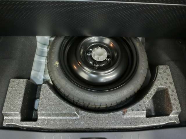 スペアタイヤ付きです。もしもの時でも安心ですね♪備えあれば憂いなしですよ！