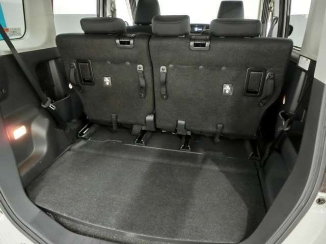 バックドアを開口させた状態です。