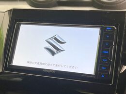 【純正ナビ】人気の純正ナビを装備しております。ナビの使いやすさはもちろん、オーディオ機能も充実！キャンプや旅行はもちろん、通勤や買い物など普段のドライブも楽しくなるはず♪