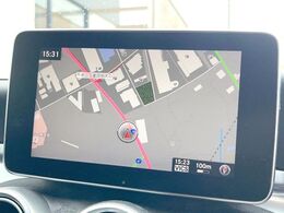 ●ベンツ純正ナビ:一体感のあるナビは、高級感ある車内を演出してくれます。Bluetooth再生などオーディオ機能も充実しておりますので、運転もより楽しめます♪