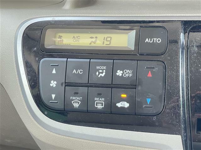 車内温度を感知して自動で温度調整をしてくれるのでいつでも快適な車内空間を創り上げます！