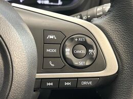 【アダプティブクルーズコントロール】高速道路での長距離走行が楽に！！自動で速度を保つクルーズコントロールが、衝突軽減システムと連携し、前方の車両を感知して車間を保つように速度調節してくれます！！