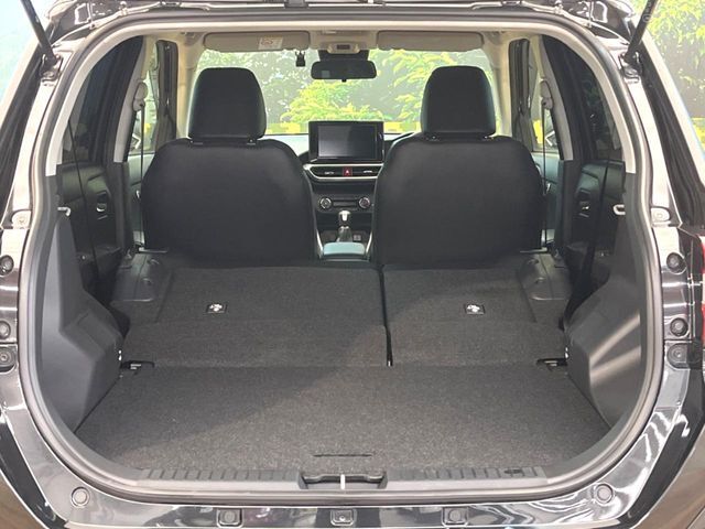 普段のお買い物や通勤、送迎等に十分な荷室スペースを確保しております。セカンドシートを倒すと、大きな荷物の積載も可能です♪