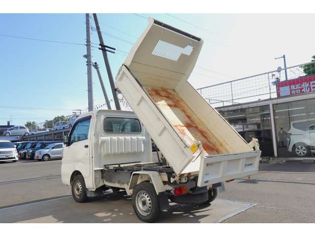 当店は札幌市東区にて、昭和51年より新車中古車の総合ディーラーを営んでおります。展示台数は約200台、様々な車種を取り揃えておりますので、お車をお探しの方はお気軽に足をお運びくださいませ。