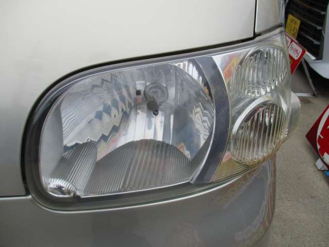 綺麗なヘッドライトです☆よくある黄ばみもなくとても状態が良いですよ☆コーティングをするとさらに長く綺麗な状態をキープできます！